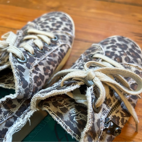 Cute Leopard Blowfish Tie Shoes 7.5 - Picture 9 of 9